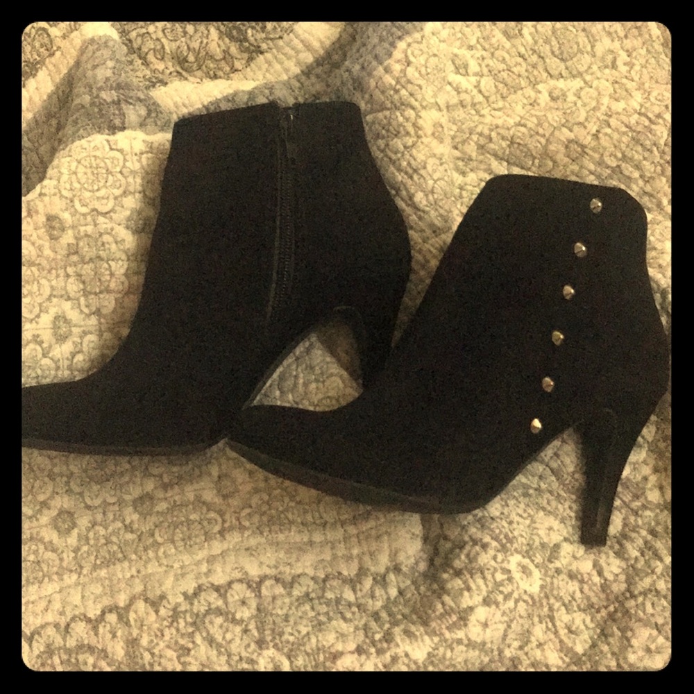 Sz 7 Lauren Conrad Black Stud Booties 💃🏼